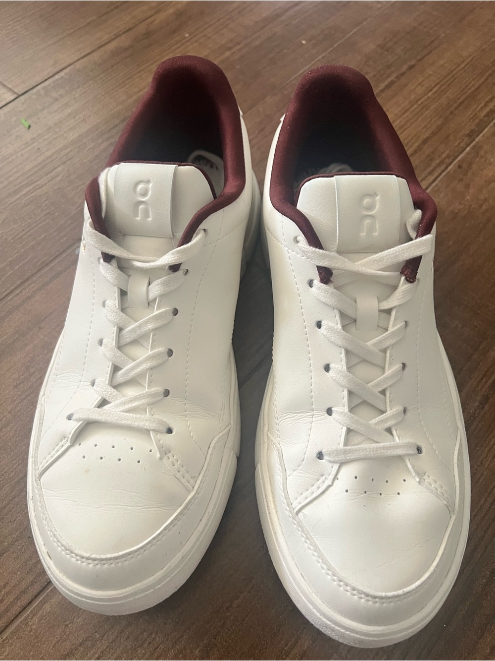 On The Roger Centre Court Men 7.5 White Leather w/ Burgundy Lining